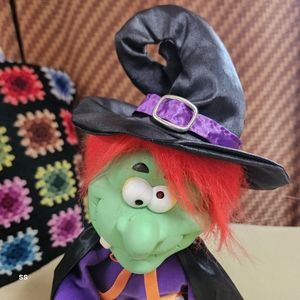 Vintage 1997 Vigor Animated Witch Halloween Monster Doll Figure 16 Tall 8 Wide